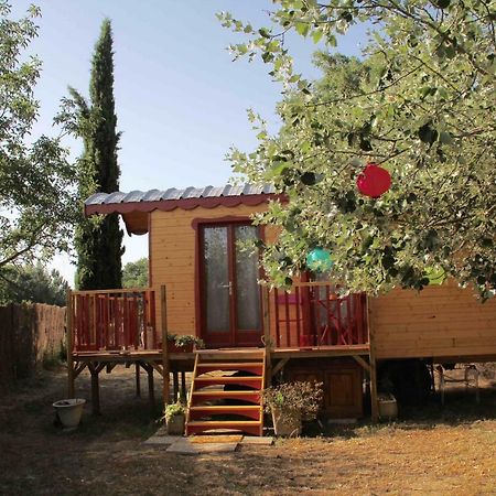 Roulotte Aux Peupliers Hotell La Tour-dʼAigues Exteriör bild