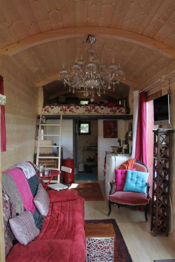 Roulotte Aux Peupliers Hotell La Tour-dʼAigues Exteriör bild